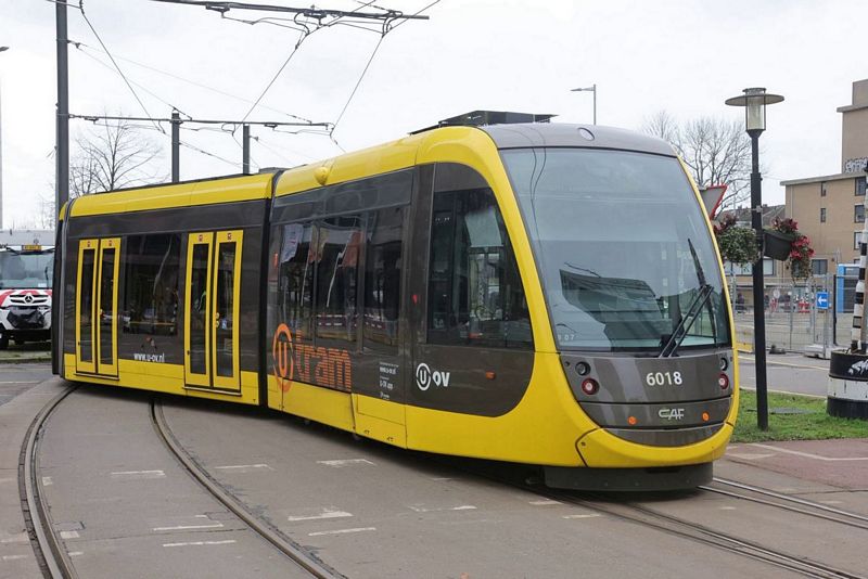 Sneltram ontspoort nabij Utrecht Centraal 